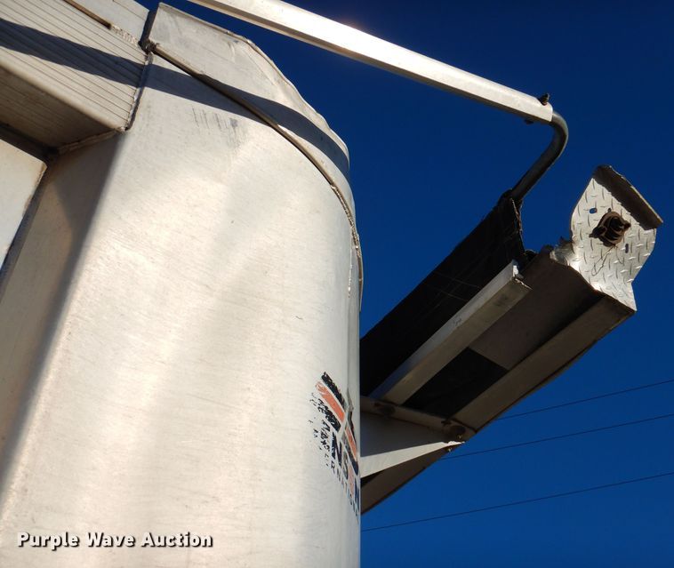 image for item DK2042 2004 Benson  end dump trailer