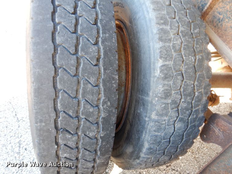 image for item DK2042 2004 Benson  end dump trailer