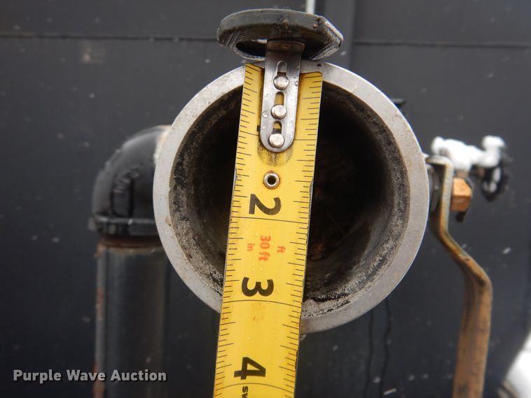 image for item DK2055 Asphalt rejuvenator tank