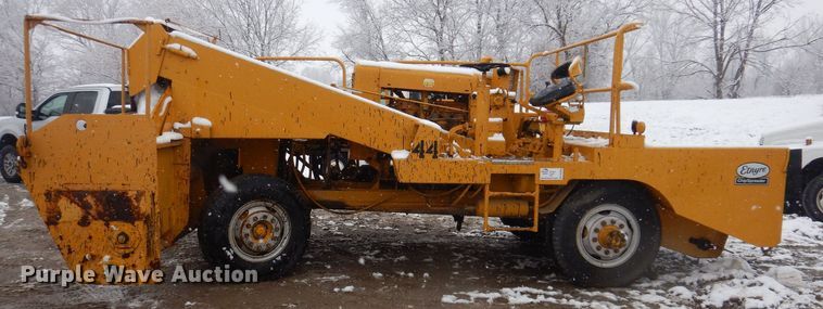 image for item DK2056 Entyre  chip spreader