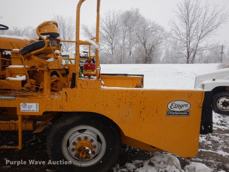 image for item DK2056 Entyre  chip spreader