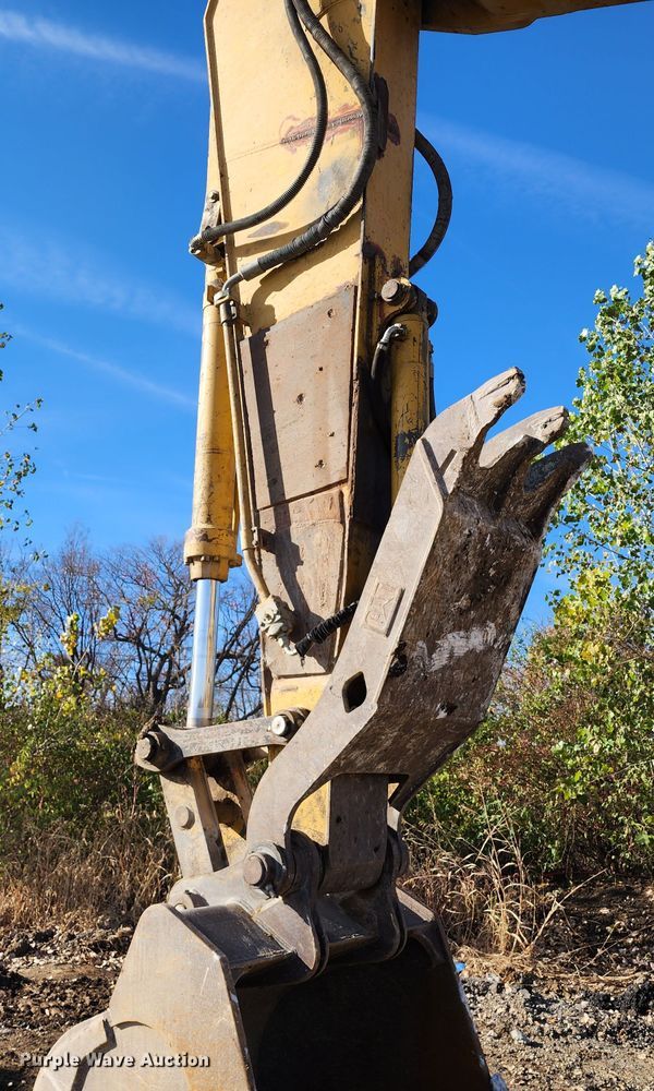 image for item DM4862 2005 Caterpillar 330CL  excavator