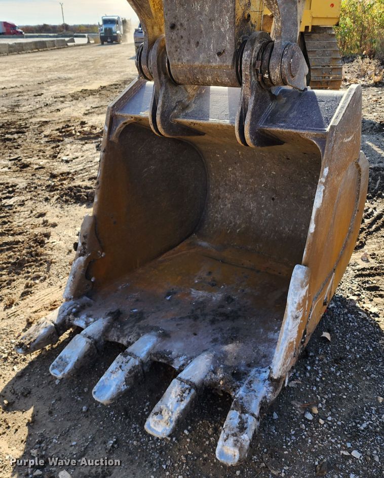 image for item DM4862 2005 Caterpillar 330CL  excavator