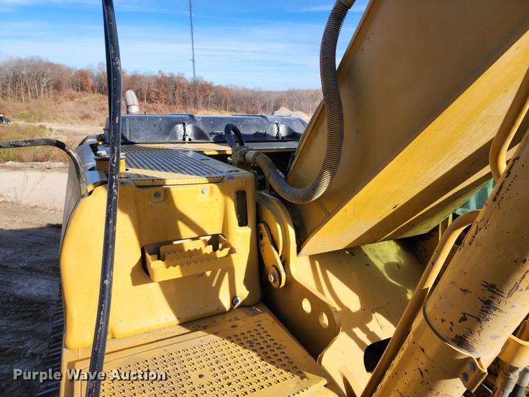 image for item DM4862 2005 Caterpillar 330CL  excavator