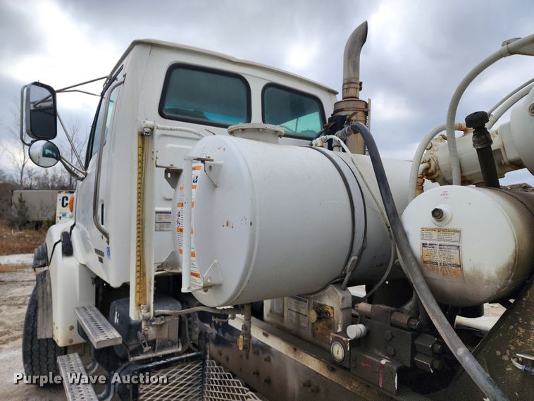 image for item DM4871 2007 Sterling LT9500  ready mix truck