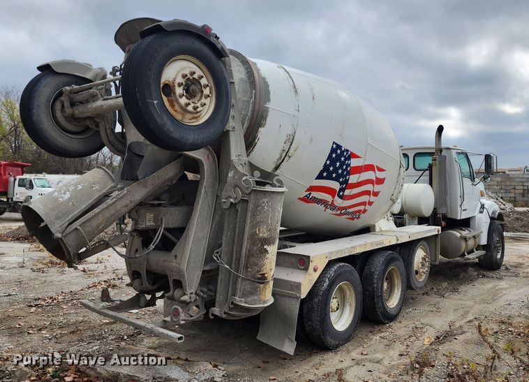 image for item DM4872 2007 Sterling LT9500  ready mix truck