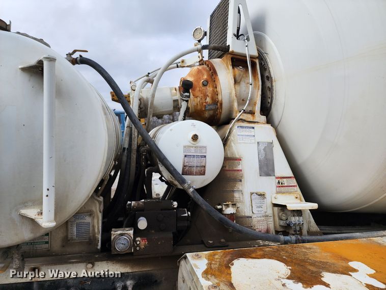 image for item DM4872 2007 Sterling LT9500  ready mix truck