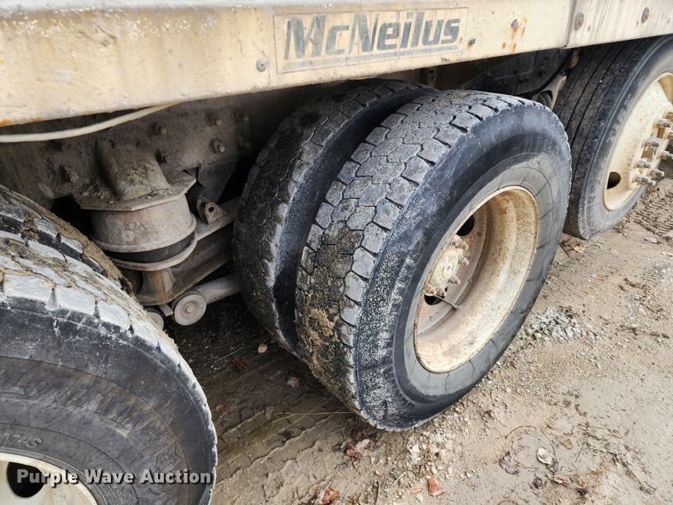 image for item DM4872 2007 Sterling LT9500  ready mix truck