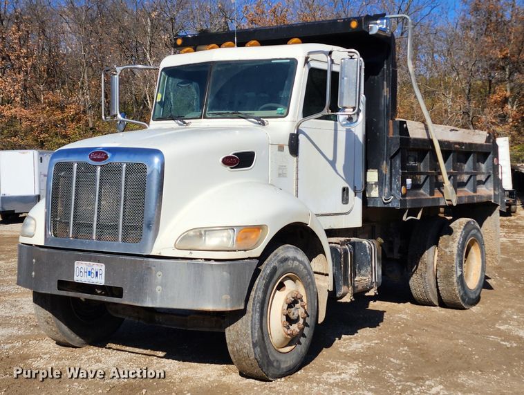 image for item DM4900 2007 Peterbilt 335  dump truck