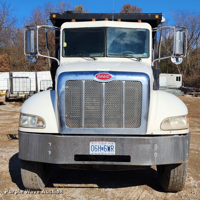 image for item DM4900 2007 Peterbilt 335  dump truck