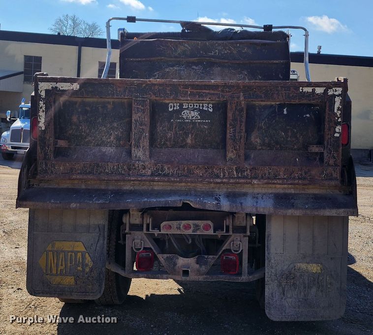 image for item DM4900 2007 Peterbilt 335  dump truck