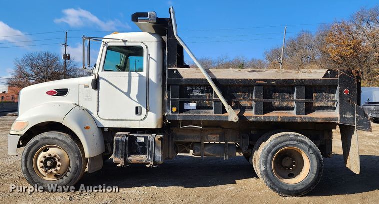 image for item DM4900 2007 Peterbilt 335  dump truck