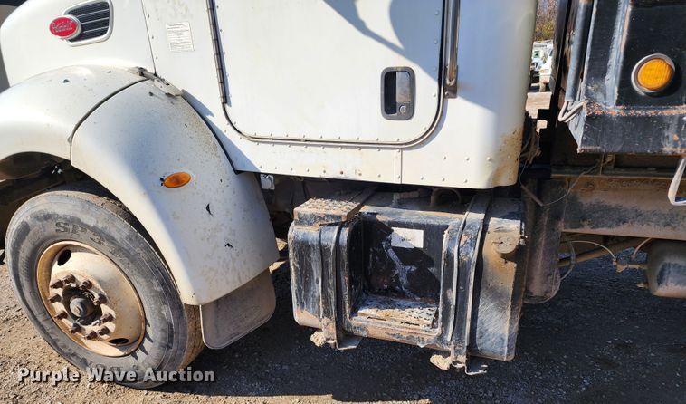 image for item DM4900 2007 Peterbilt 335  dump truck