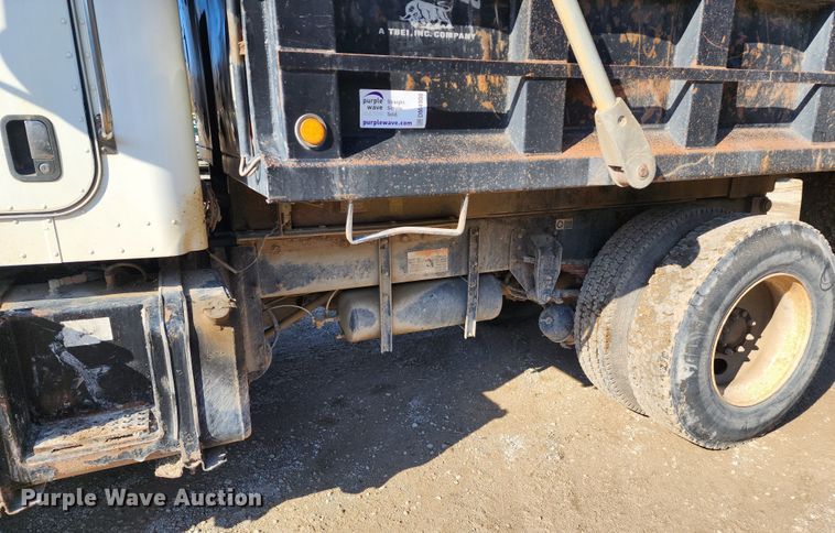 image for item DM4900 2007 Peterbilt 335  dump truck
