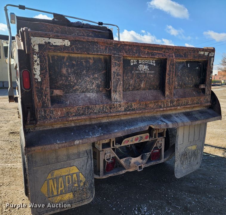 image for item DM4900 2007 Peterbilt 335  dump truck