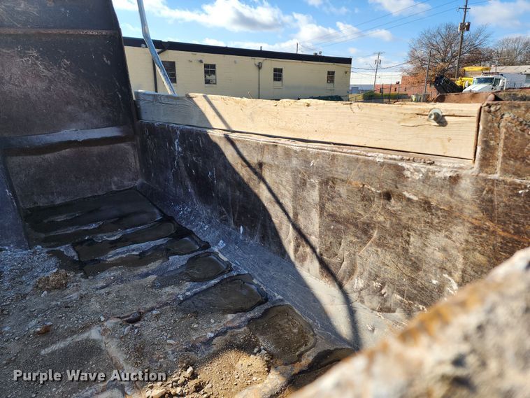 image for item DM4900 2007 Peterbilt 335  dump truck