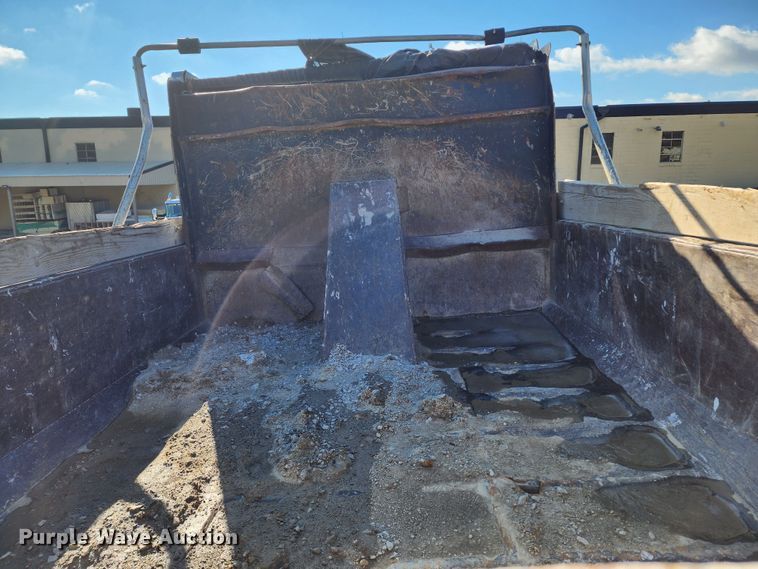 image for item DM4900 2007 Peterbilt 335  dump truck