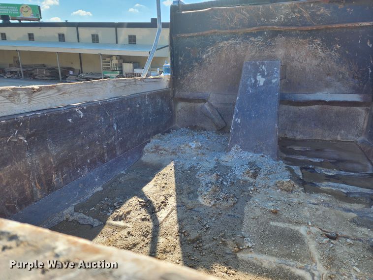 image for item DM4900 2007 Peterbilt 335  dump truck