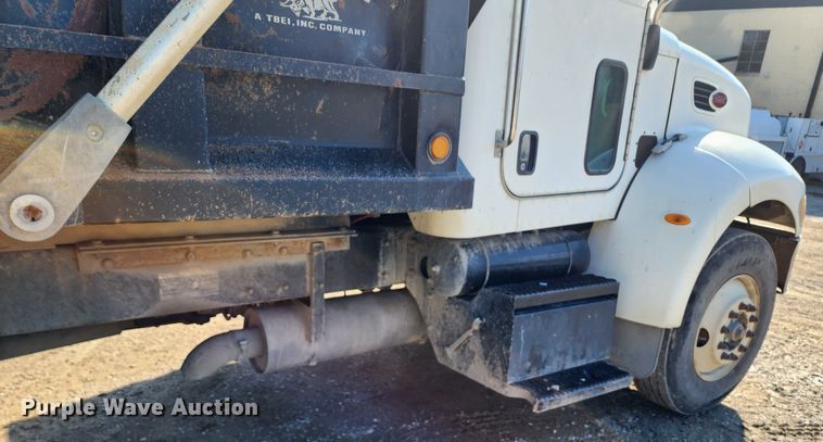 image for item DM4900 2007 Peterbilt 335  dump truck