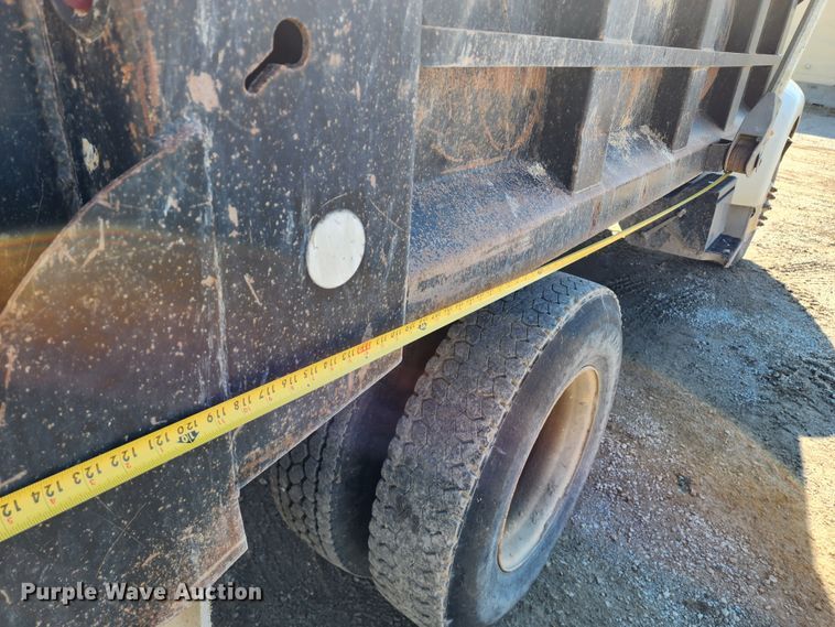 image for item DM4900 2007 Peterbilt 335  dump truck