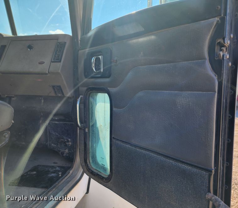 image for item DM4900 2007 Peterbilt 335  dump truck