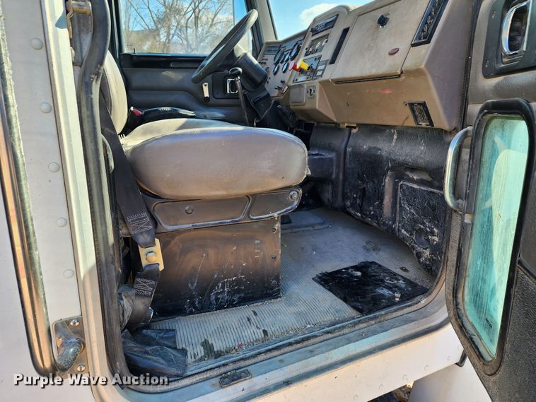 image for item DM4900 2007 Peterbilt 335  dump truck