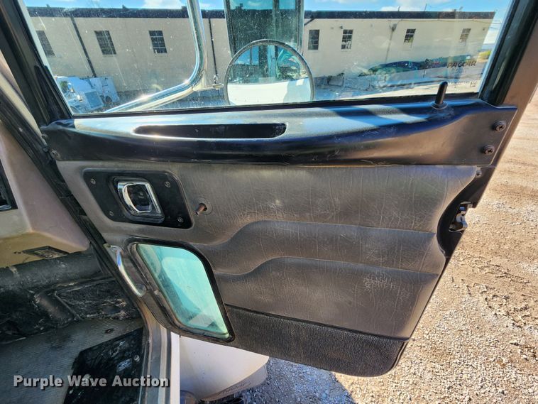 image for item DM4900 2007 Peterbilt 335  dump truck