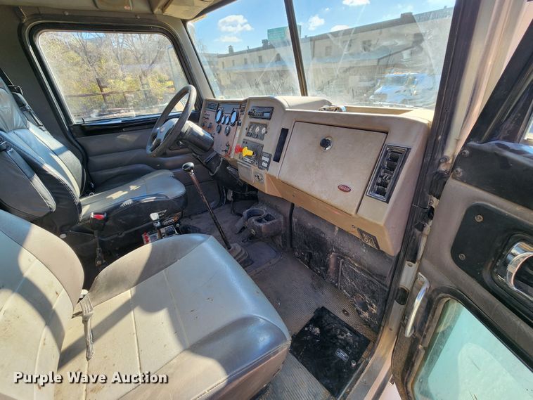 image for item DM4900 2007 Peterbilt 335  dump truck