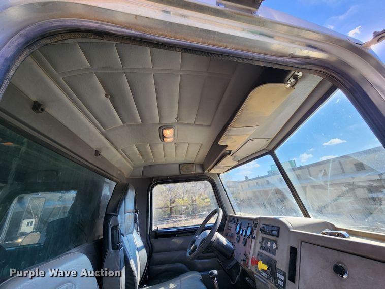 image for item DM4900 2007 Peterbilt 335  dump truck