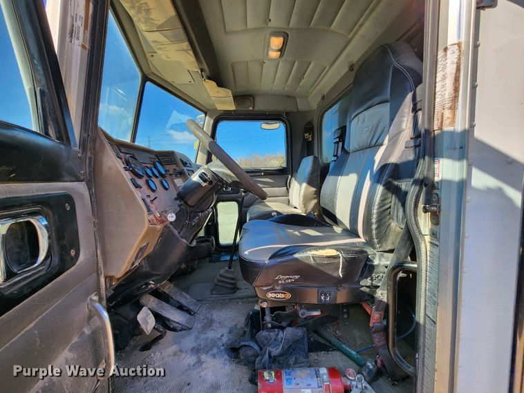 image for item DM4900 2007 Peterbilt 335  dump truck