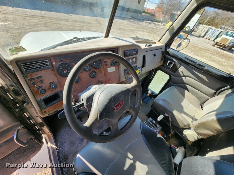 image for item DM4900 2007 Peterbilt 335  dump truck