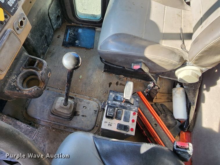 image for item DM4900 2007 Peterbilt 335  dump truck