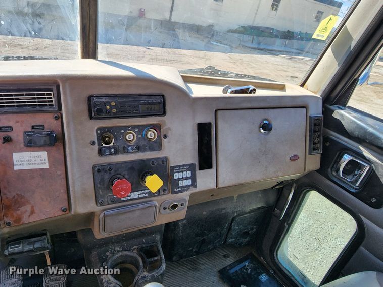 image for item DM4900 2007 Peterbilt 335  dump truck