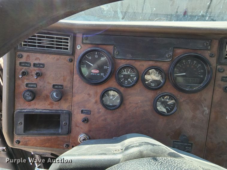 image for item DM4900 2007 Peterbilt 335  dump truck