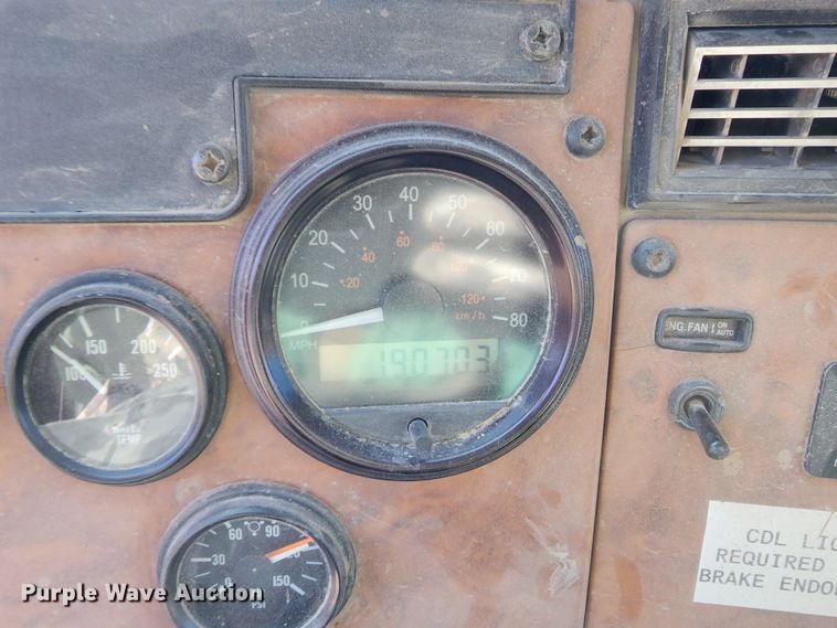 image for item DM4900 2007 Peterbilt 335  dump truck