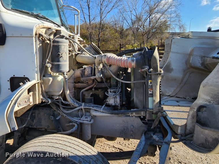 image for item DM4900 2007 Peterbilt 335  dump truck