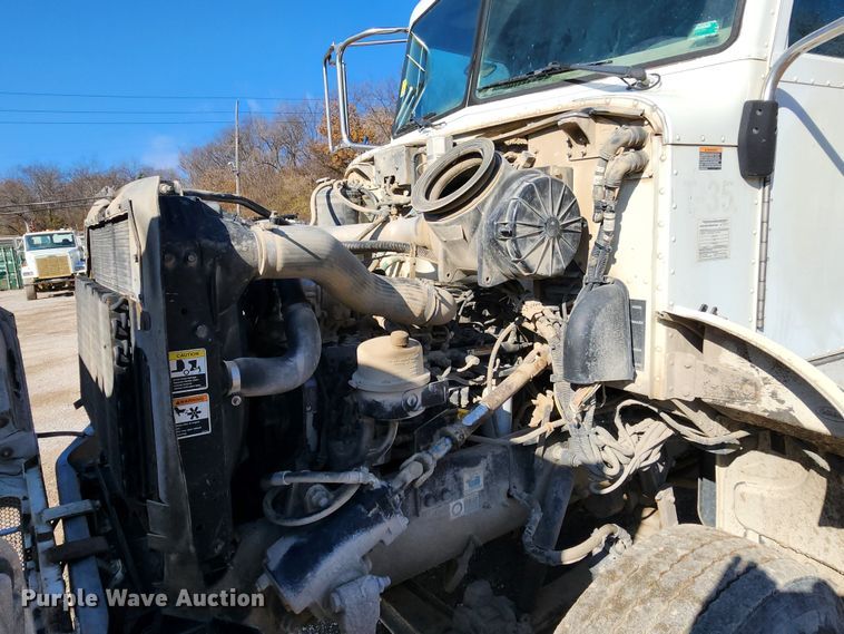 image for item DM4900 2007 Peterbilt 335  dump truck