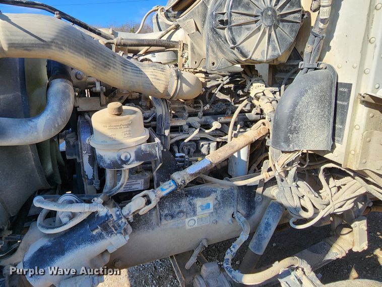 image for item DM4900 2007 Peterbilt 335  dump truck