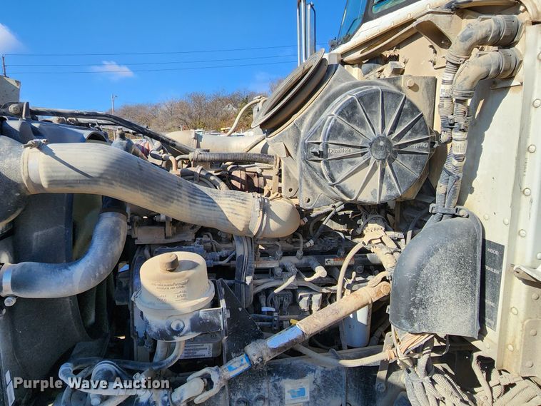 image for item DM4900 2007 Peterbilt 335  dump truck