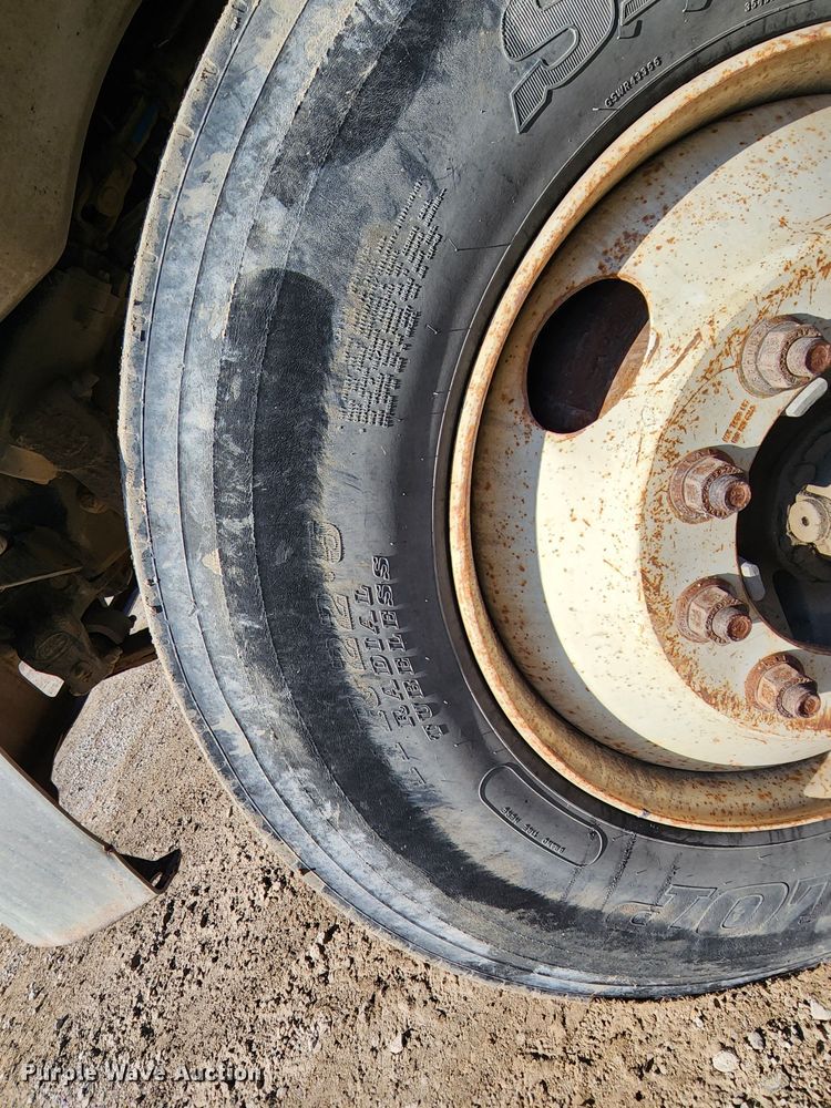 image for item DM4900 2007 Peterbilt 335  dump truck