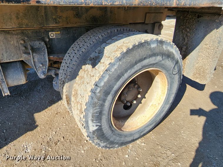 image for item DM4900 2007 Peterbilt 335  dump truck