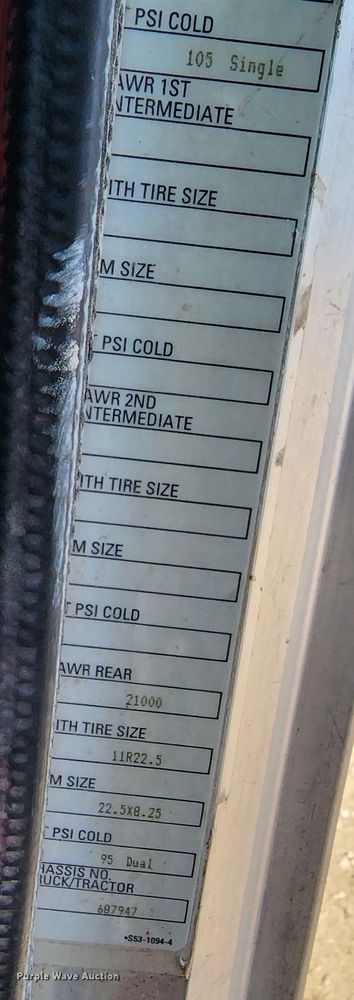 image for item DM4900 2007 Peterbilt 335  dump truck