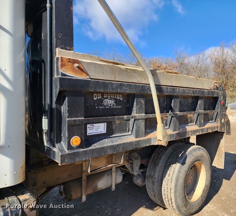image for item DM4904 2007 Peterbilt 335  dump truck
