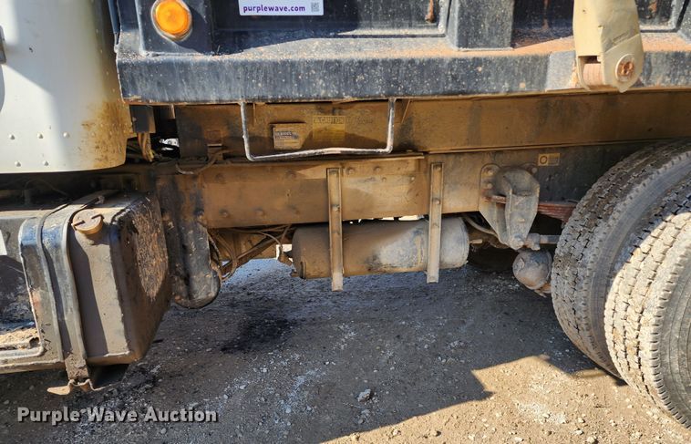 image for item DM4904 2007 Peterbilt 335  dump truck