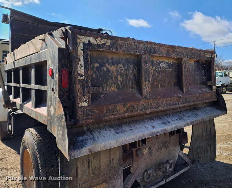 image for item DM4904 2007 Peterbilt 335  dump truck