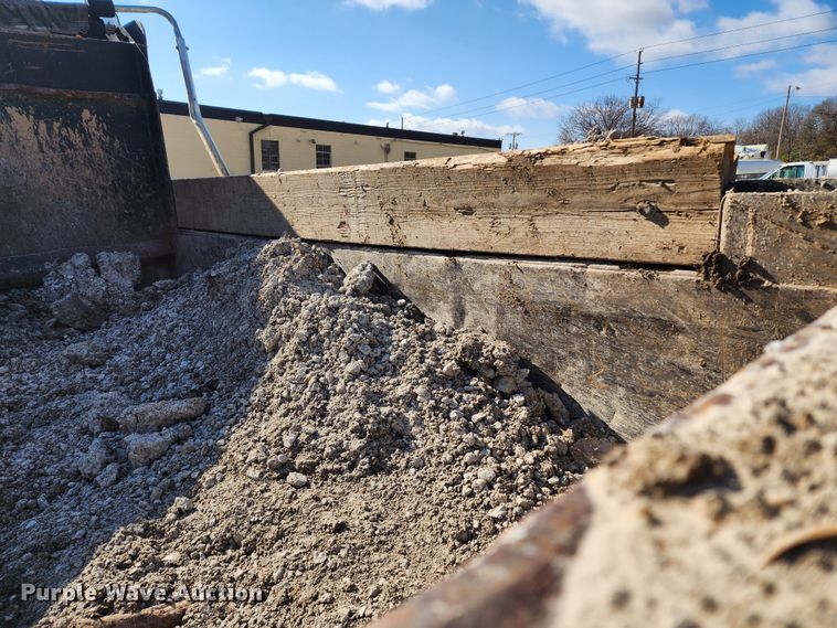 image for item DM4904 2007 Peterbilt 335  dump truck