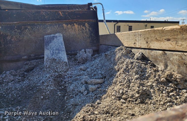 image for item DM4904 2007 Peterbilt 335  dump truck