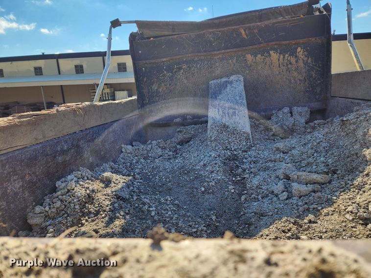 image for item DM4904 2007 Peterbilt 335  dump truck