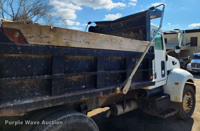 image for item DM4904 2007 Peterbilt 335  dump truck