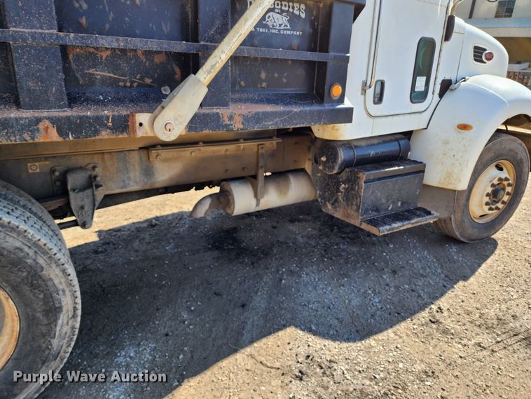 image for item DM4904 2007 Peterbilt 335  dump truck